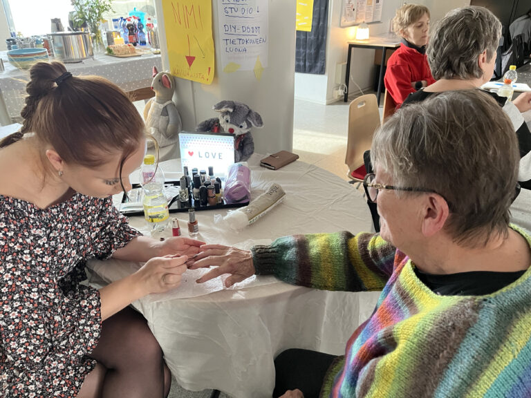 Helsingin A-Kilta, Naisten toimintaa, hoitopiste